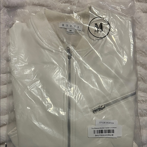Hyfve Ecru Rhianna Faux LeatherBomber Jacket from Bar Boutique BNWT size medium - Picture 5 of 5
